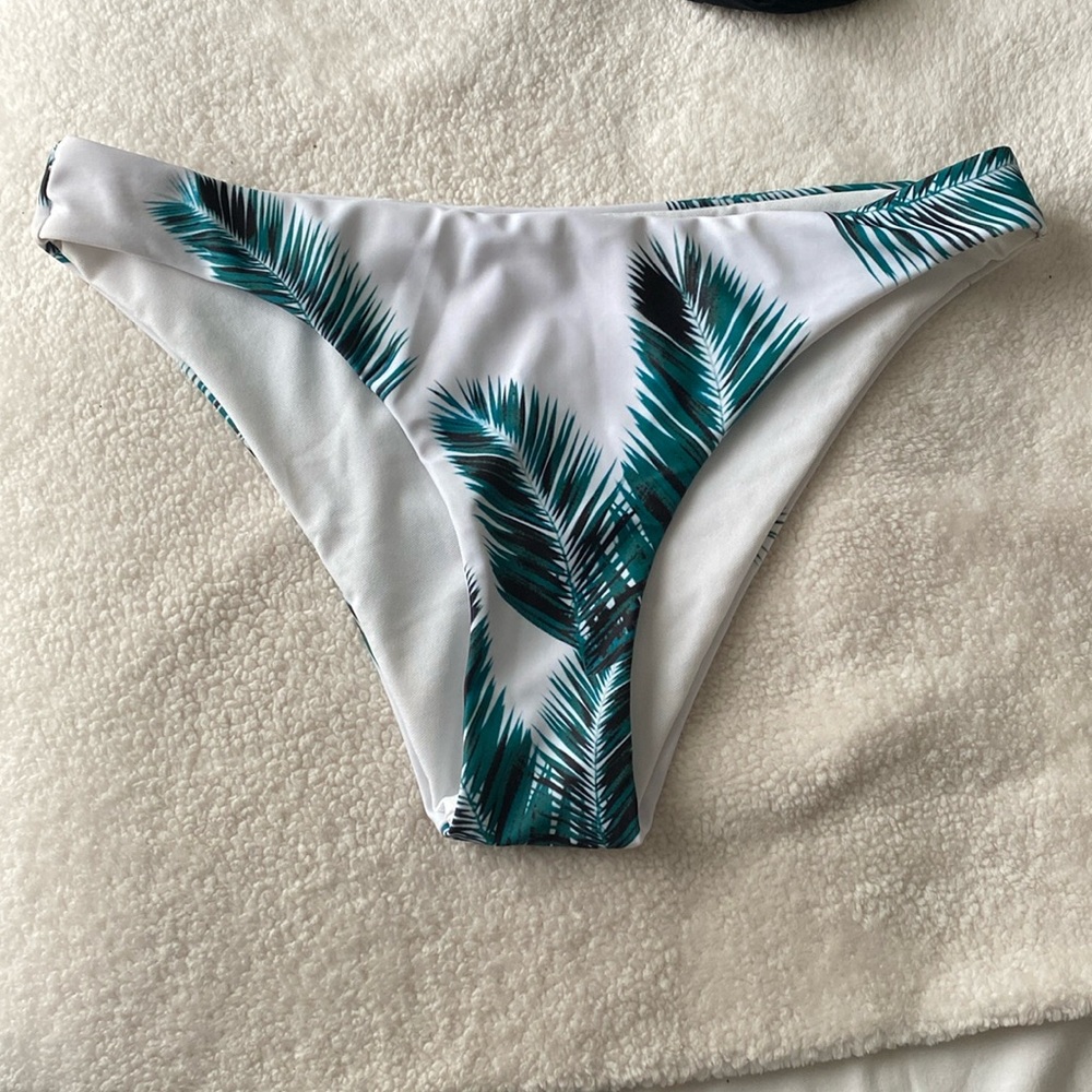 White and green/blue palm leaves